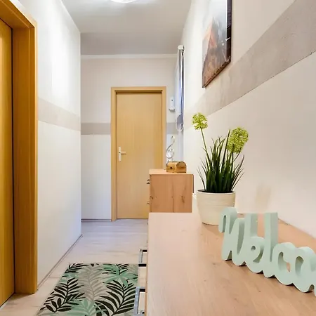Julia Für 2-6 Personen 90 M² Apartment
